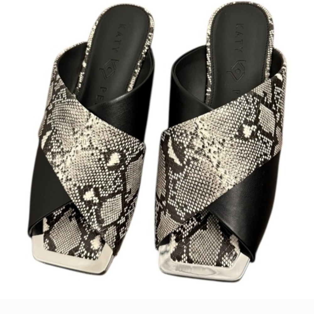 Size 10! KATY‎ PERRY Black and White Snake Print Women's Slides